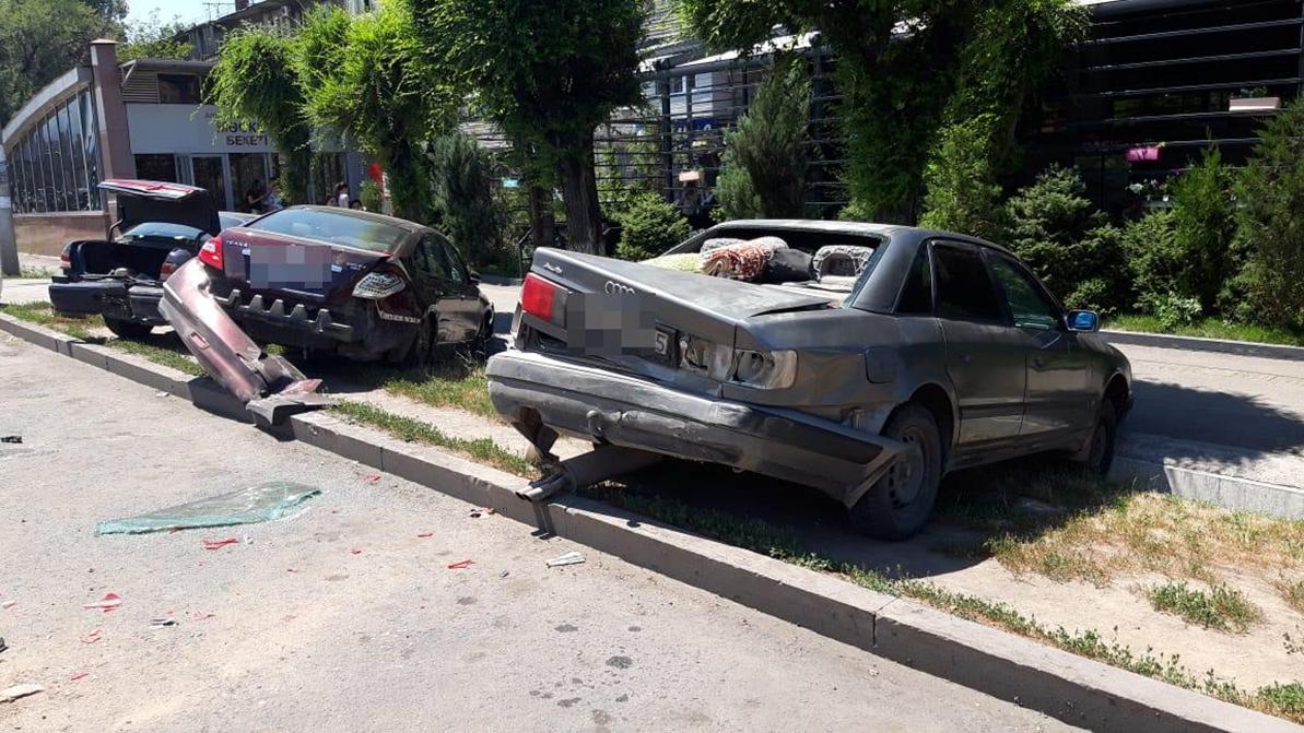 Спящий водитель Peugeot протаранил пять автомобилей