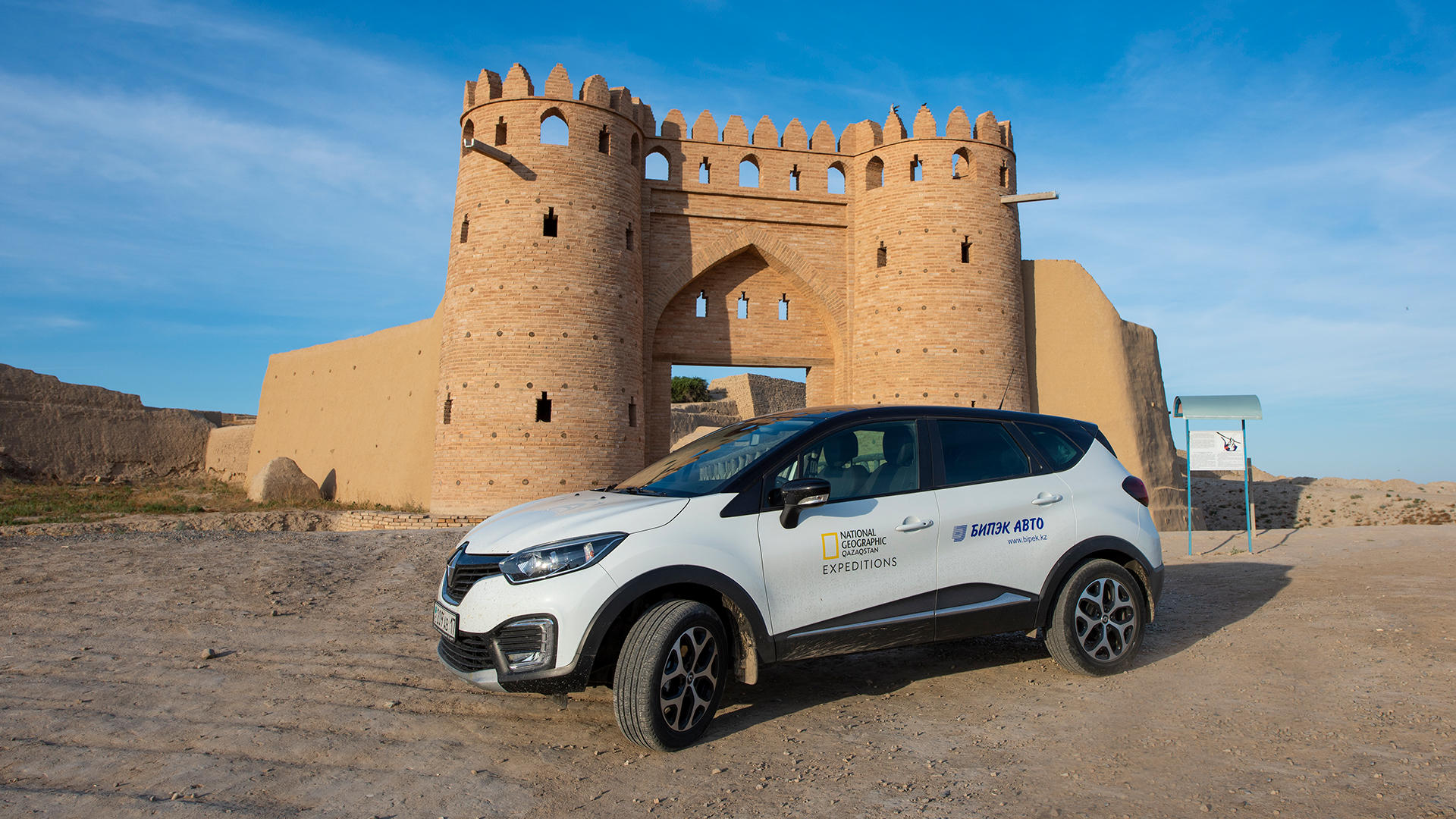 Испытание грязью и гравийкой: кроссоверы Renault