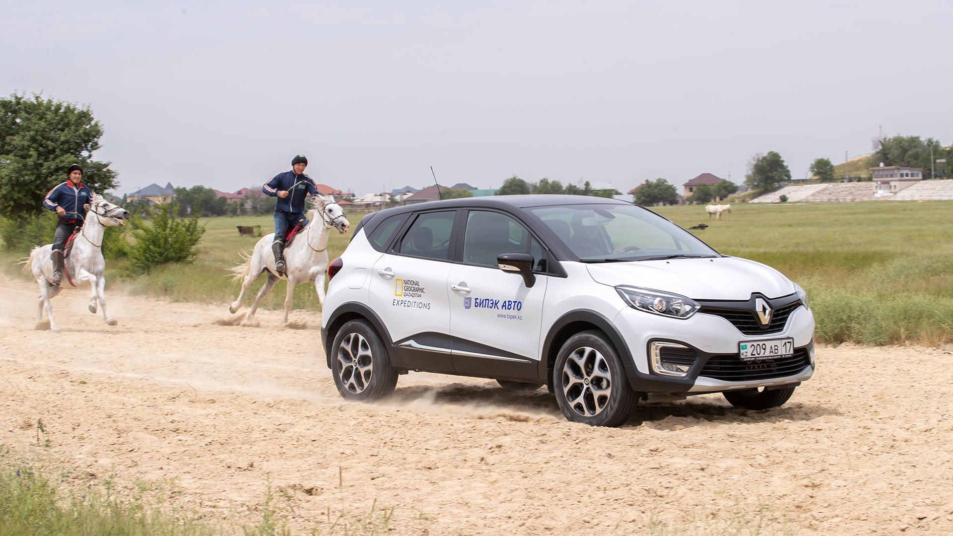Испытание грязью и гравийкой: кроссоверы Renault