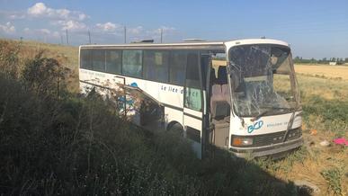 Автобус перевернулся по дороге на Алаколь – пострадали 17 человек