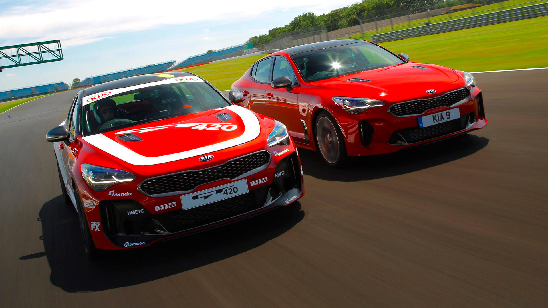 Kia Stinger превратили в гоночный автомобиль