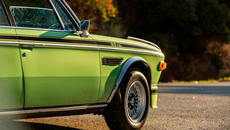 Бэтмобиль BMW выставили на продажу