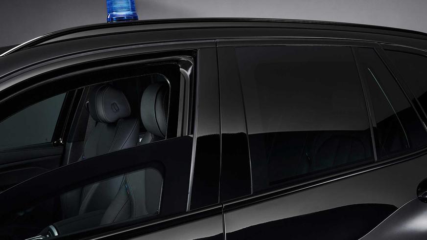 У BMW появился бронированный X5 с защитой от дронов