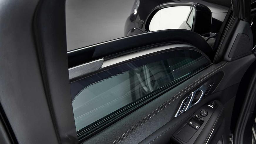 У BMW появился бронированный X5 с защитой от дронов