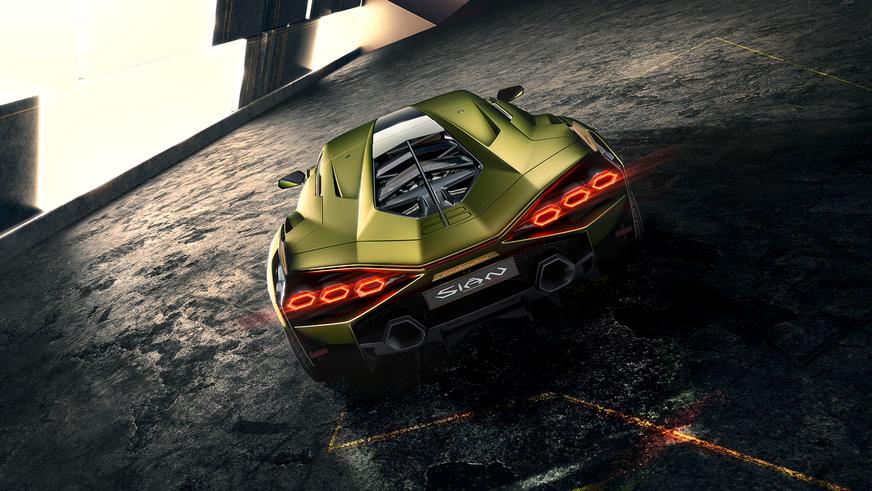 У Lamborghini появился первый серийный гибрид