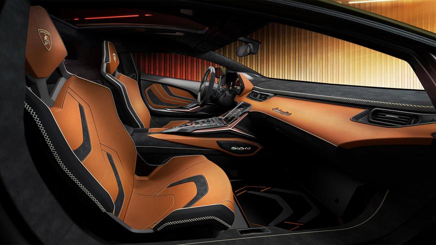 У Lamborghini появился первый серийный гибрид