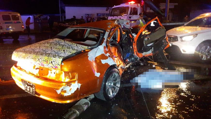Двое погибли в столкновении Subaru и Toyota в Алматы