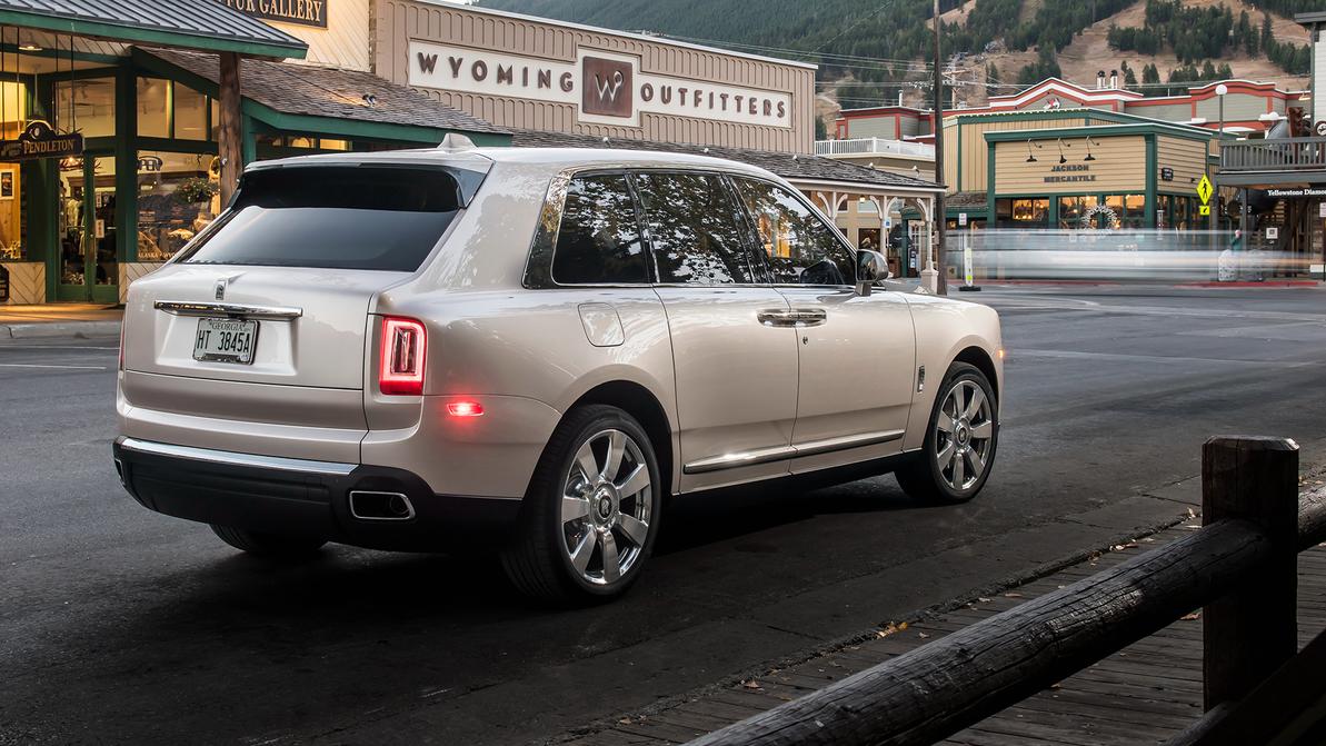 Первый вседорожный Rolls-Royce отзывают из-за лампочек