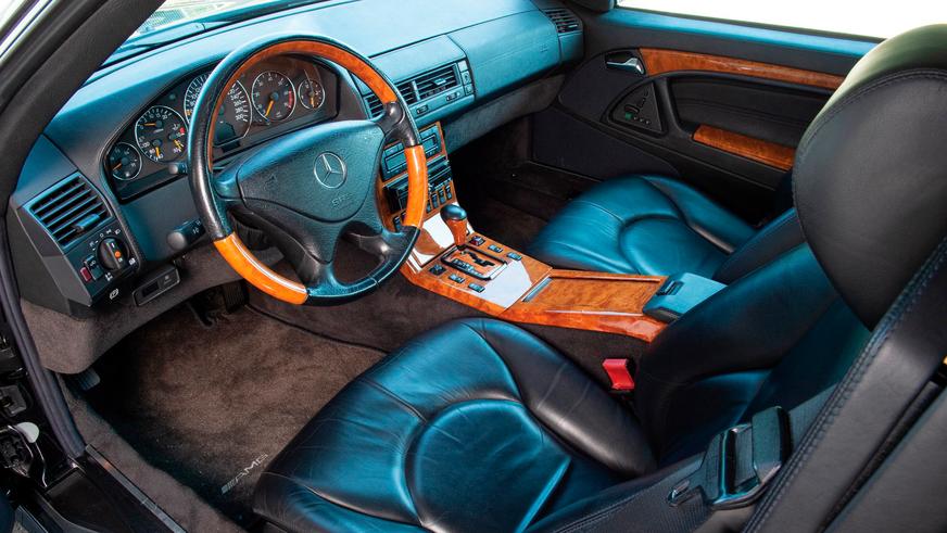 Редкий Mercedes-Benz SL c мотором 7.3 литра выставили на продажу