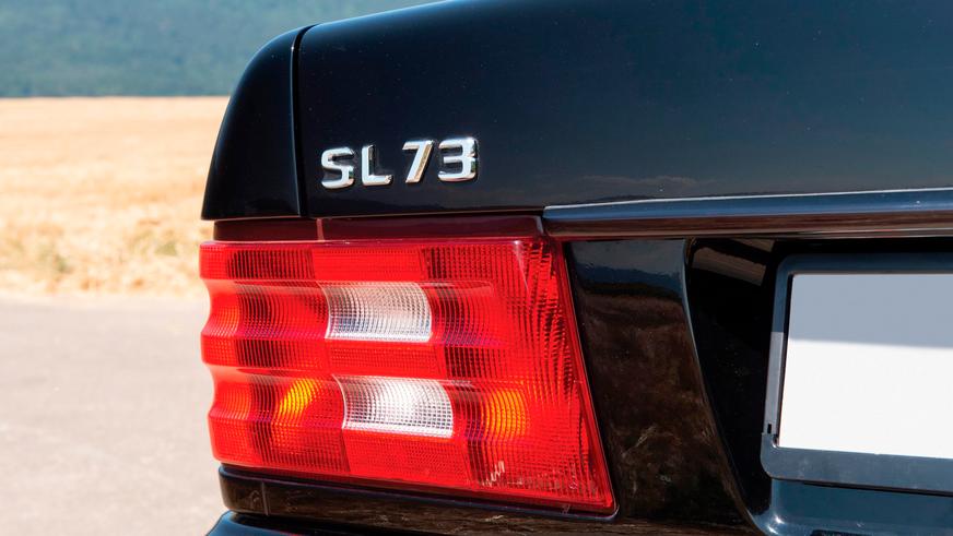 Редкий Mercedes-Benz SL c мотором 7.3 литра выставили на продажу