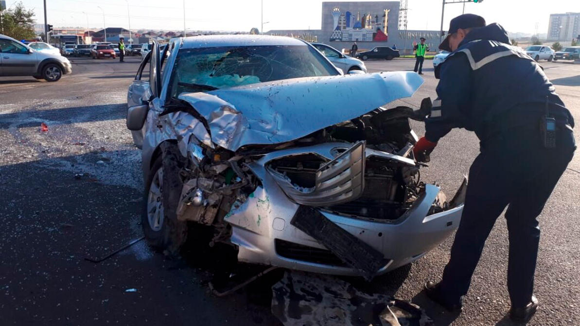 Автобус столкнулся с Toyota Camry в Шымкенте. Один человек погиб, пятеро попали в больницу