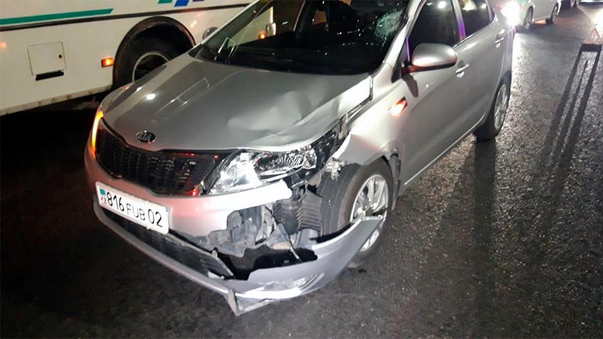 Под два автомобиля попал пешеход в Алматы