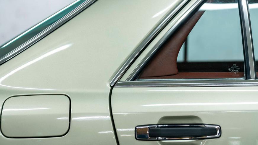 Mercedes-Benz продаёт 280SE 1982 года с гарантией