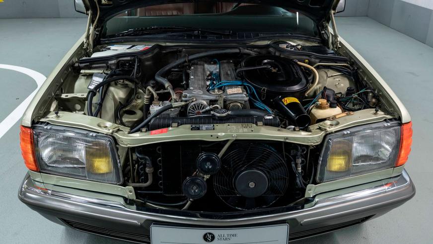 Mercedes-Benz продаёт 280SE 1982 года с гарантией