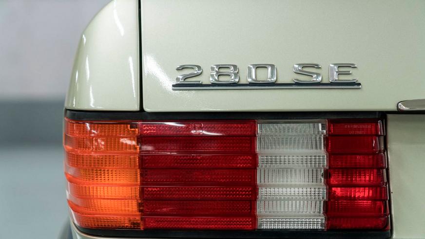 Mercedes-Benz продаёт 280SE 1982 года с гарантией