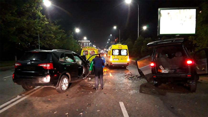 Две машины столкнулись в Алматы. Четверо пострадали