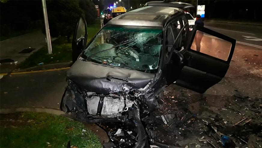 Две машины столкнулись в Алматы. Четверо пострадали