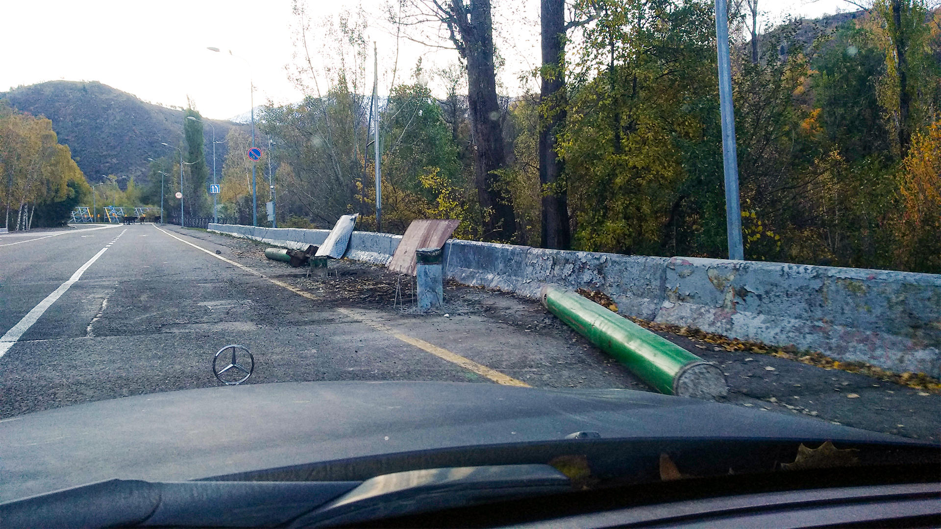 По дороге на Медеу снесли арку бывшего экопоста