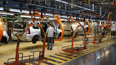 АВТОВАЗ производит больше, чем продаёт