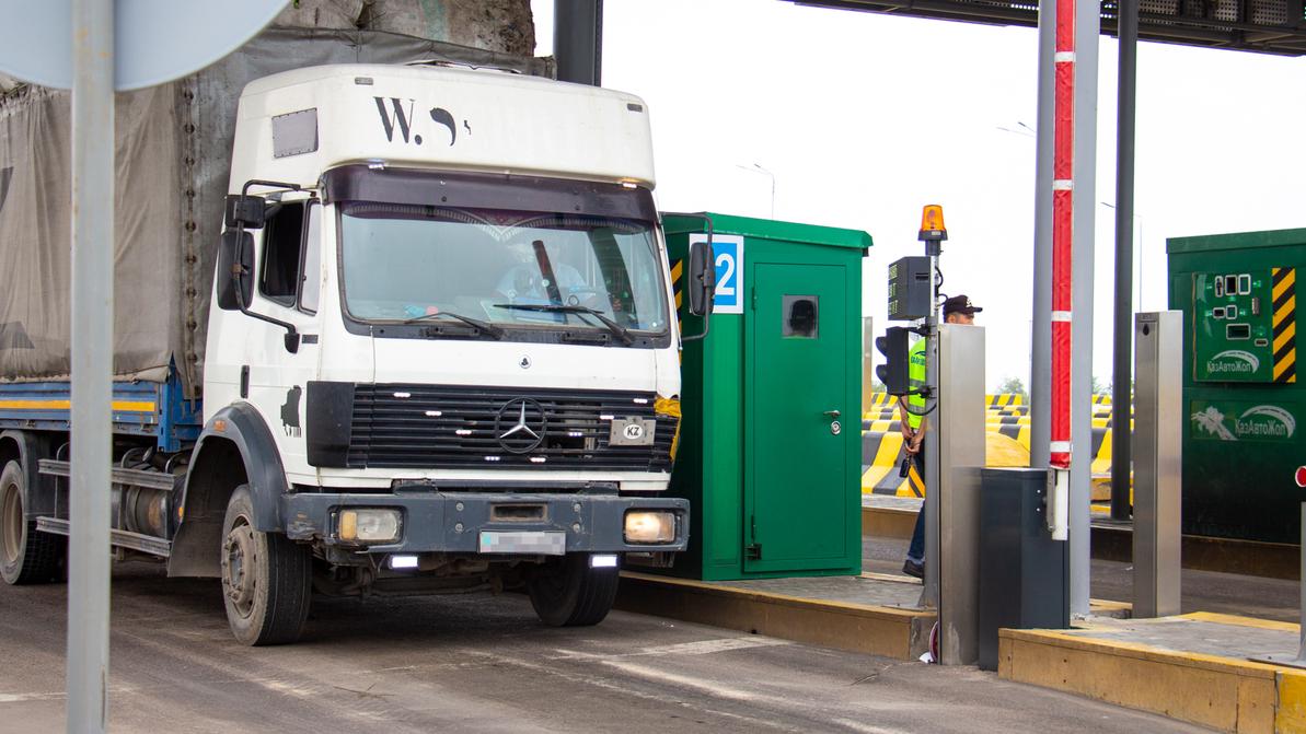 Коммунисты предлагают вернуть обещанный тариф 1 тенге за 1 км на платных дорогах