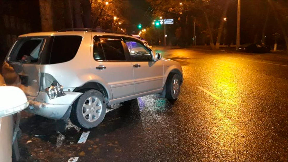 Массовую аварию спровоцировал водитель такси в Алматы