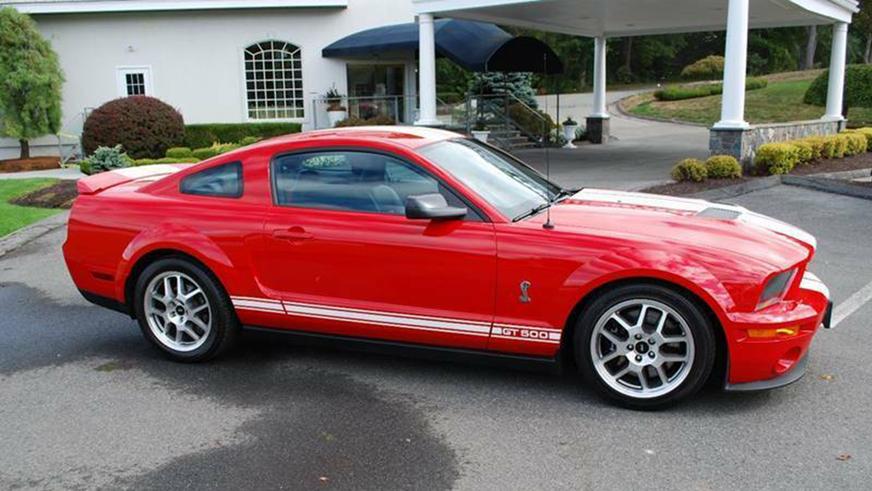 Shelby GT500, на котором ездил Уилл Смит, пустят с молотка