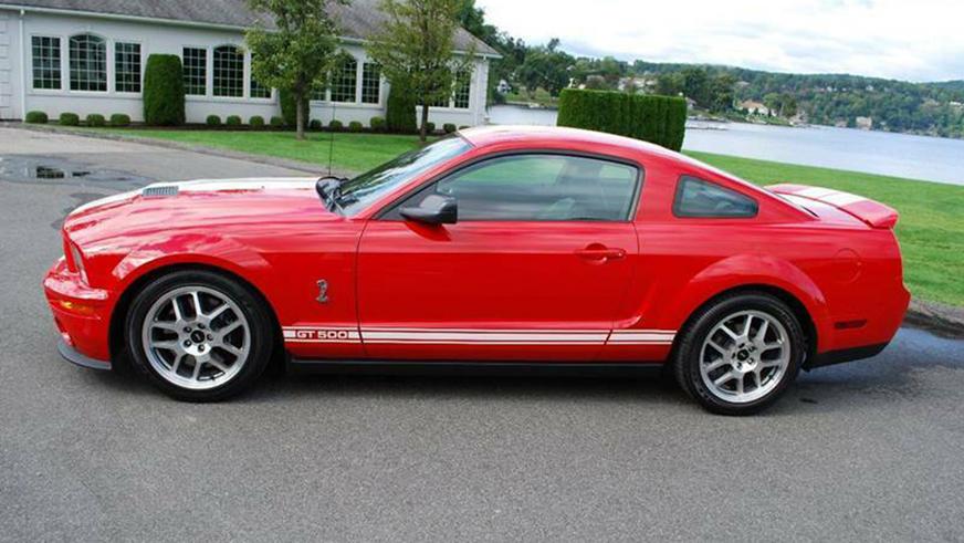 Shelby GT500, на котором ездил Уилл Смит, пустят с молотка