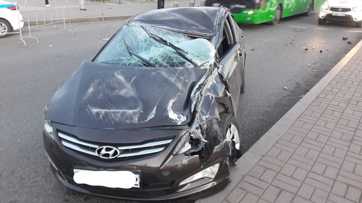 Нетрезвая женщина уснула за рулём и сбила пешехода