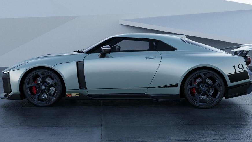 Nissan показал серийный GT-R50