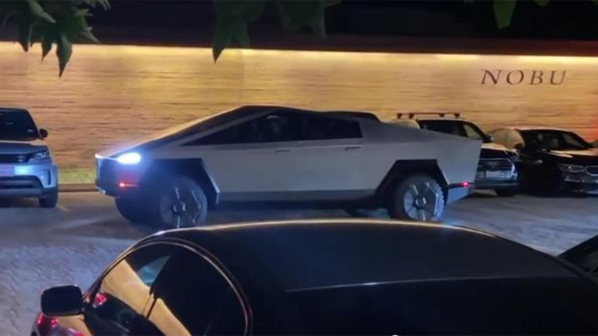 Илон Маск выгулял прототип Tesla Cybertruck
