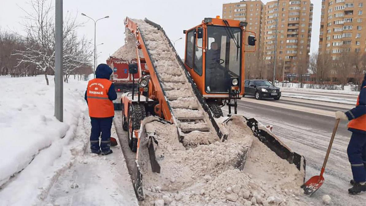 Столичных коммунальщиков оштрафовали за плохую уборку снега