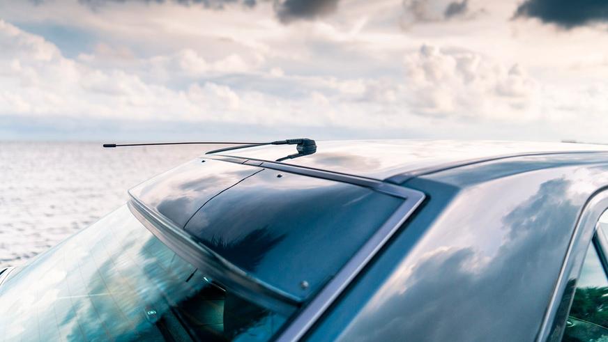 В продаже появился уникальный Mercedes-Benz 190E Evo II. Он новый