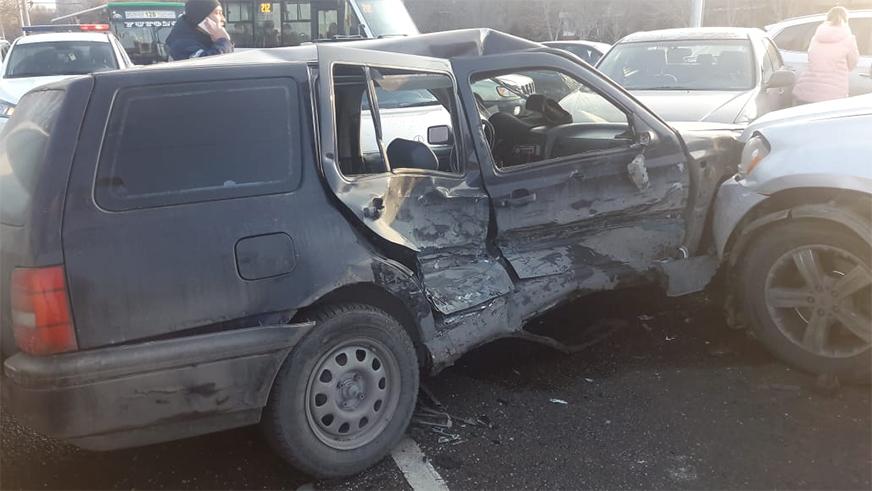 Массовое ДТП в Алматы: на улице Саина столкнулись восемь машин