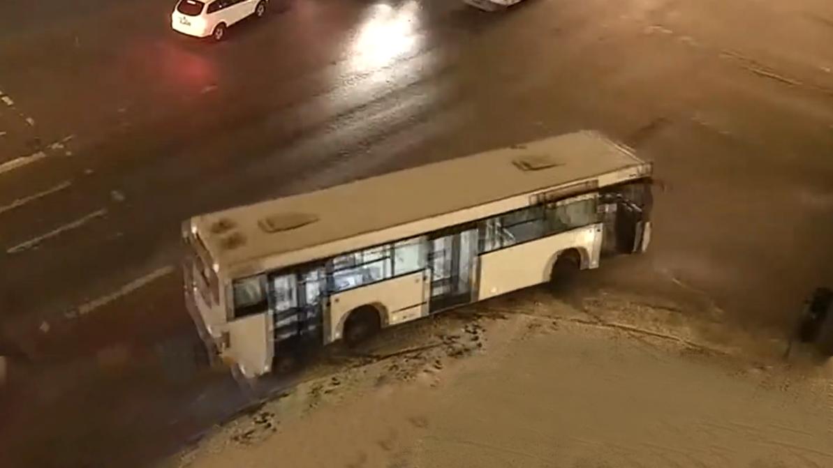 Угнали на глазах у водителя маршрутный автобус в Нур-Султане