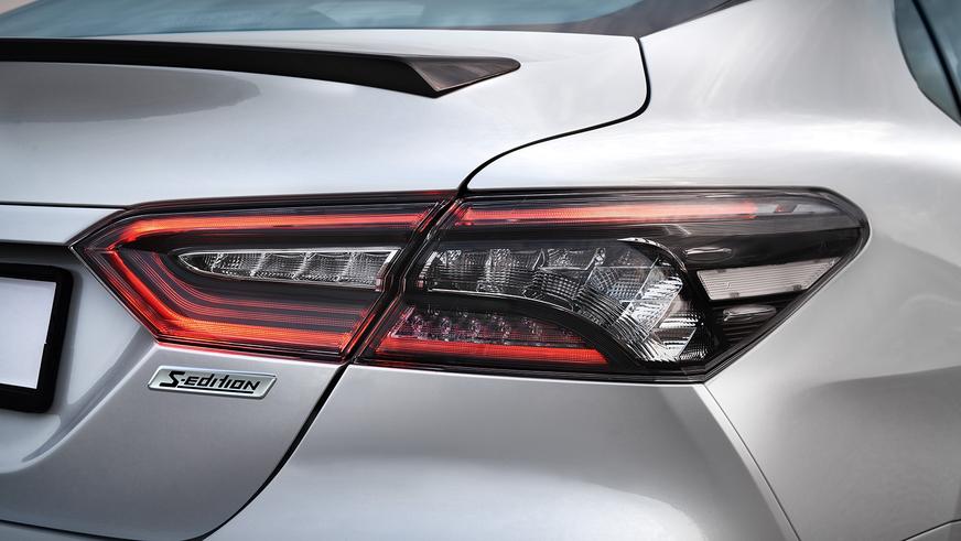 Toyota Camry одели в «спортивку»