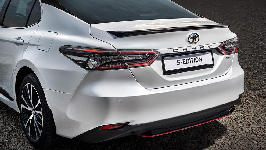 Toyota Camry одели в «спортивку»