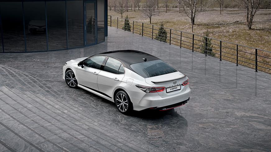 Toyota Camry одели в «спортивку»