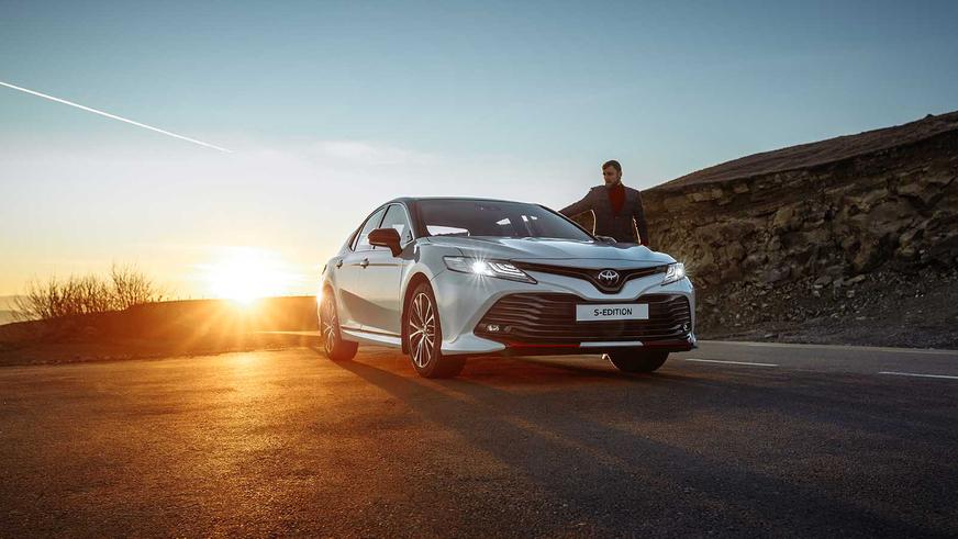 Toyota Camry одели в «спортивку»