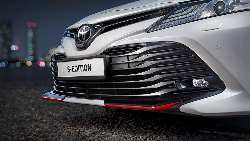 Toyota Camry одели в «спортивку»