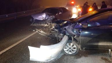 Toyota Windom и Kia Rio лоб в лоб столкнулись по дороге на «Медеу»