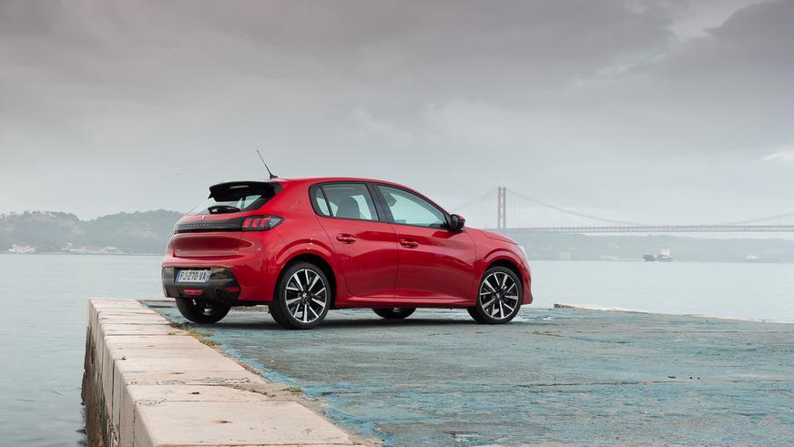 Автомобилем года стал Peugeot 208