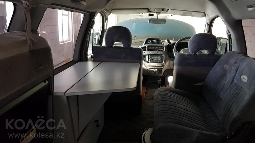 Шестиколёсная Mitsubishi Delica за 5 млн тенге