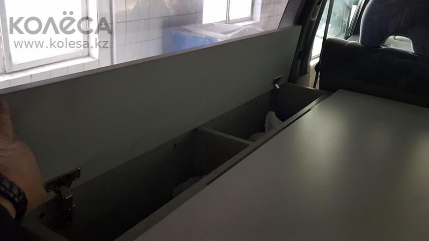 Шестиколёсная Mitsubishi Delica за 5 млн тенге