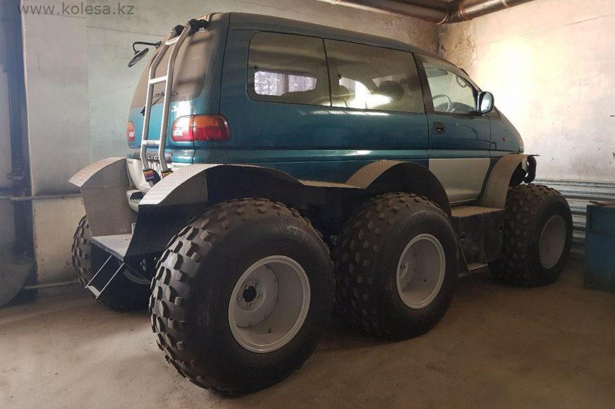 Шестиколёсная Mitsubishi Delica за 5 млн тенге