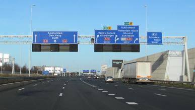 Нидерланды снизили скорость на автомагистралях до 100 км/ч