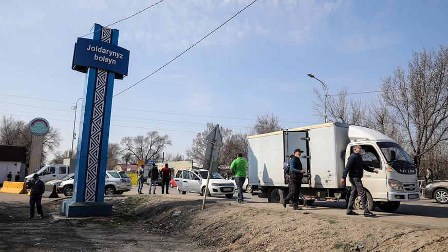 Более 22 000 авто въехало в Алматы через блокпосты за два дня карантина