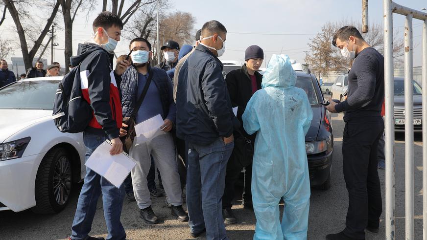 Более 22 000 авто въехало в Алматы через блокпосты за два дня карантина