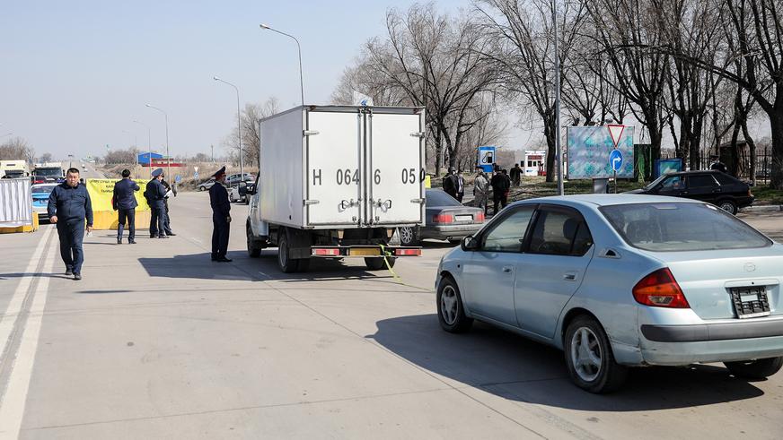Более 22 000 авто въехало в Алматы через блокпосты за два дня карантина