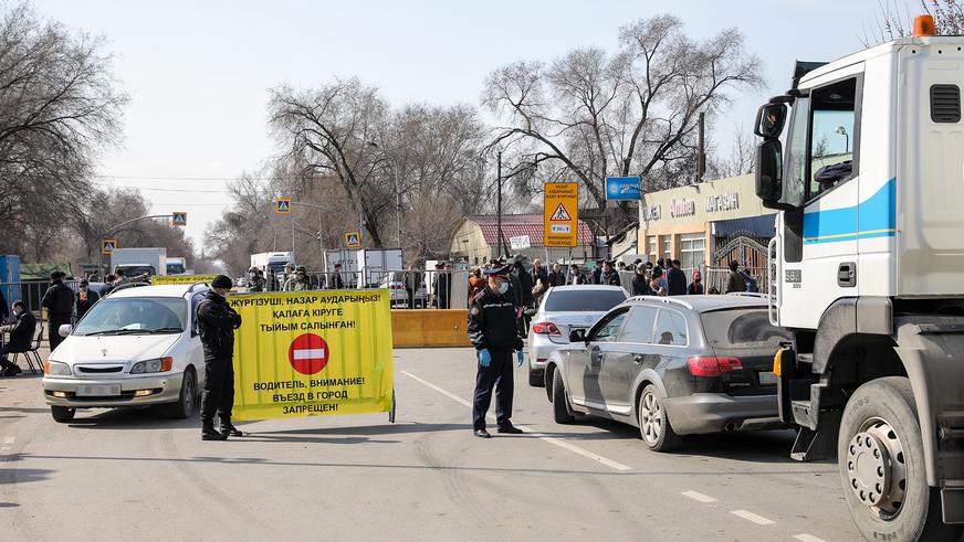 Более 22 000 авто въехало в Алматы через блокпосты за два дня карантина