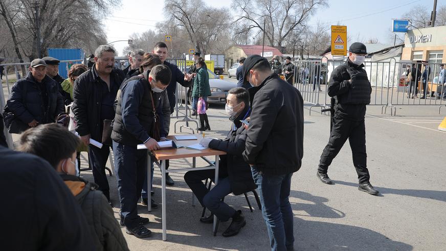Более 22 000 авто въехало в Алматы через блокпосты за два дня карантина